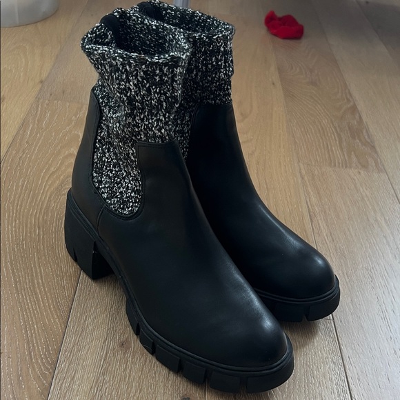 NWOT Target Chelsea Boot - Picture 2 of 3